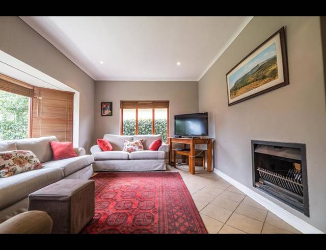 4 BEDROOM HOUSE FOR SALE IN OATLANDS NORTH